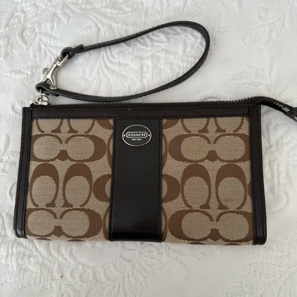 NWOT Coach Brown and Tan Signature Wristlet Clutch - Picture 2 of 6